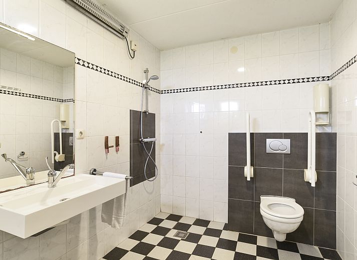 Guest house 454079 - Bungalow Noordzeekust - Beach Resort Ooghduyne | 6-persoons villa - Extra toegankeli