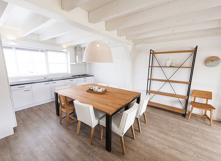 Guest house 454084 - Bungalow Noordzeekust - Beach Resort Ooghduyne | 10-persoons villa | 10L1