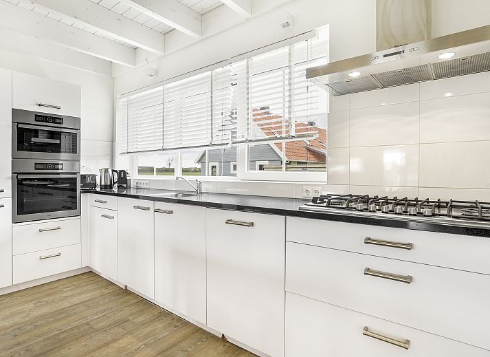 Guest house 454084 - Bungalow Noordzeekust - Beach Resort Ooghduyne | 10-persoons villa | 10L1