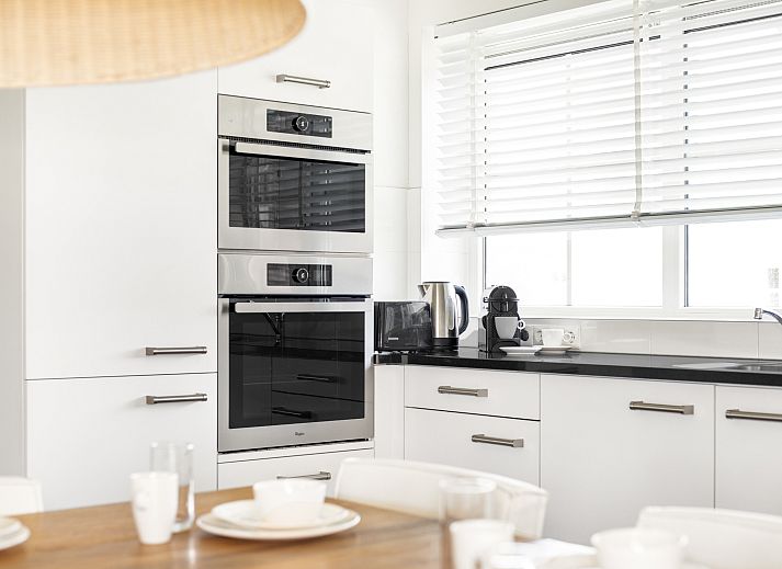 Guest house 454084 - Bungalow Noordzeekust - Beach Resort Ooghduyne | 10-persoons villa | 10L1