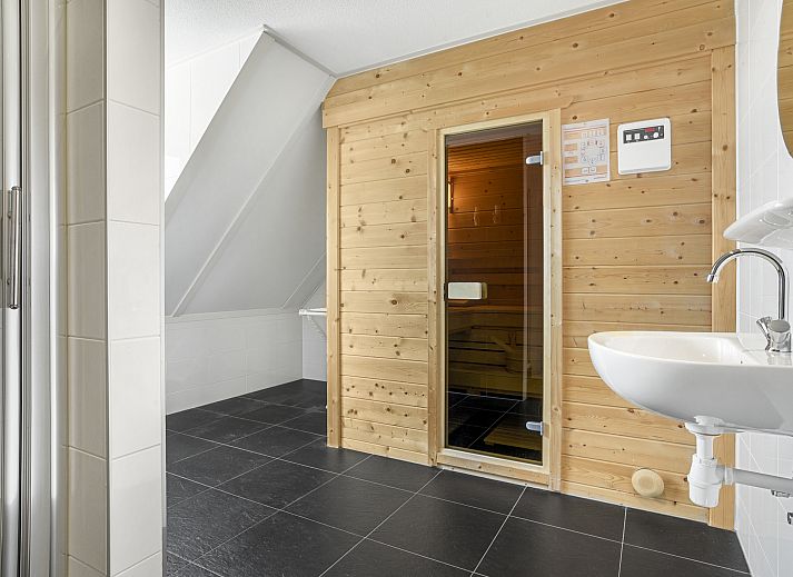 Guest house 454084 - Bungalow Noordzeekust - Beach Resort Ooghduyne | 10-persoons villa | 10L1