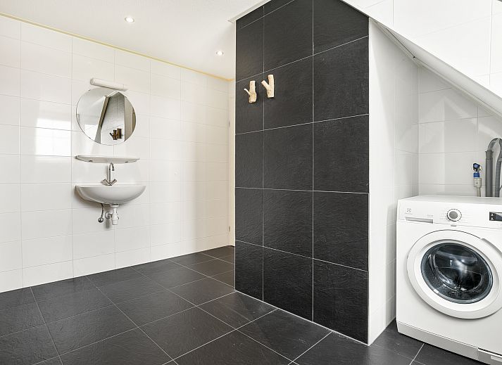 Guest house 454084 - Bungalow Noordzeekust - Beach Resort Ooghduyne | 10-persoons villa | 10L1