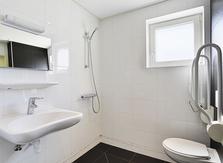 Guest house 454085 - Bungalow Noordzeekust - Beach Resort Ooghduyne | 12-persoons villa | 12C