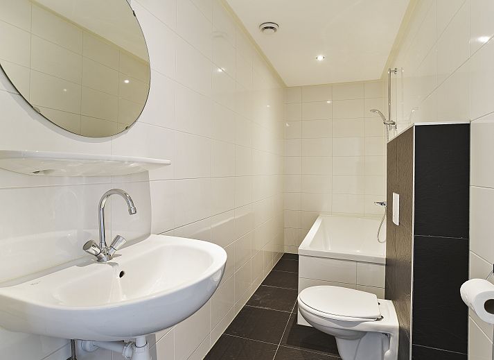 Guest house 454085 - Bungalow Noordzeekust - Beach Resort Ooghduyne | 12-persoons villa | 12C