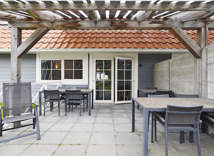 Guest house 454085 - Bungalow Noordzeekust - Beach Resort Ooghduyne | 12-persoons villa | 12C