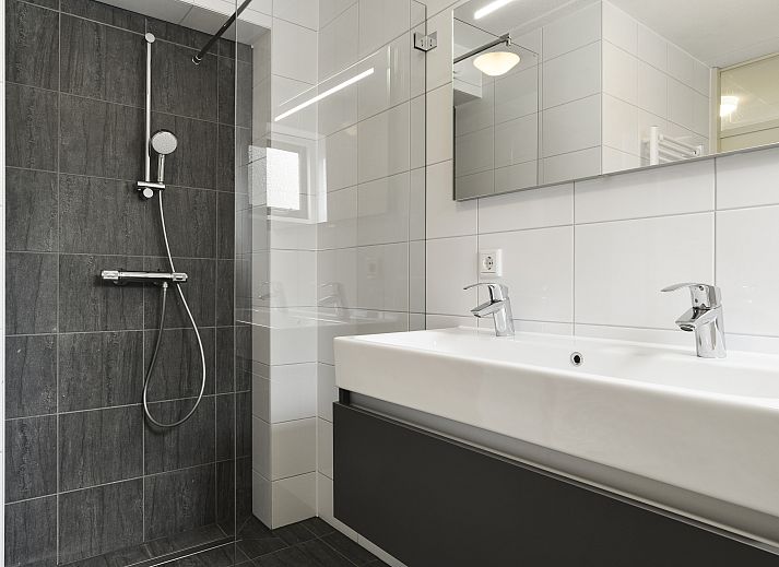 Guest house 454087 - Bungalow Noordzeekust - Beach Resort Ooghduyne | 6-persoons villa | 6C2