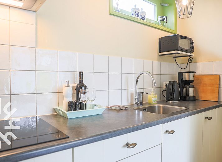 Helles Wohnzimmer des NH093 Ferienhauses in Warmenhuizen, Nordseekueste, Nordholland.