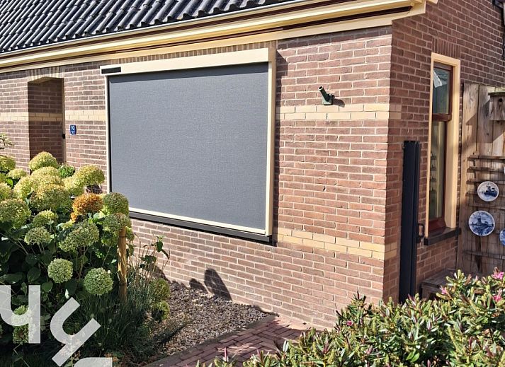 Helles Wohnzimmer des NH093 Ferienhauses in Warmenhuizen, Nordseekueste, Nordholland.