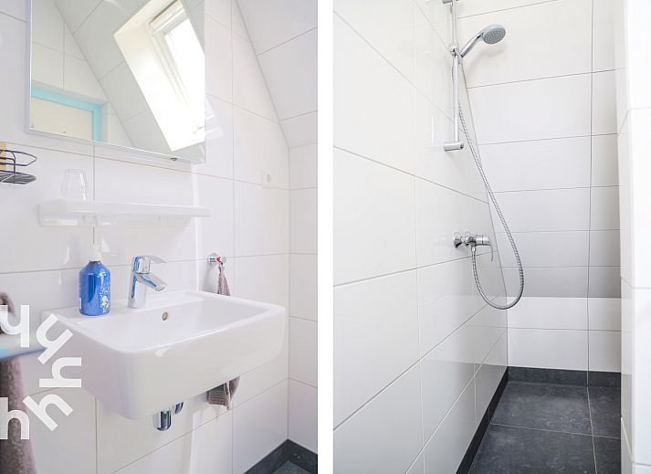 Luftaufnahme des NH093 Ferienhauses mit gruenem Garten in Warmenhuizen, Nordseekueste.