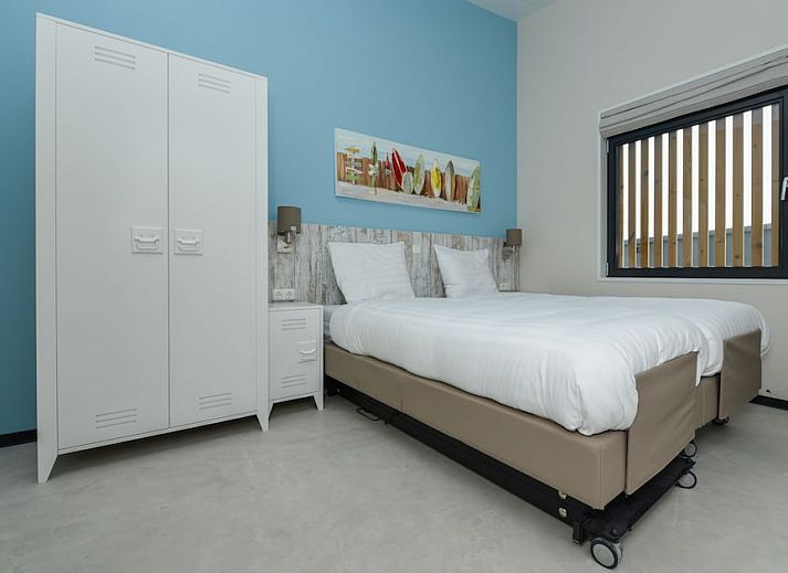 Helles Wohnzimmer des Sea House Special Ferienhauses in Overveen mit Blick auf die Duenen an der Nordseekueste, Nordholland.