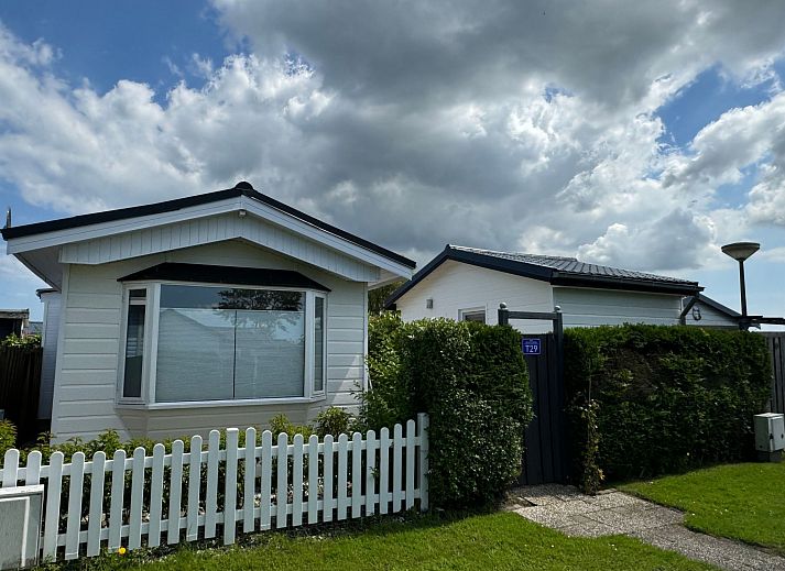 Verblijf 460139 - Vakantiewoning IJsselmeerkust - Vakantiehuis in Wervershoof mit Terrasse und Garten