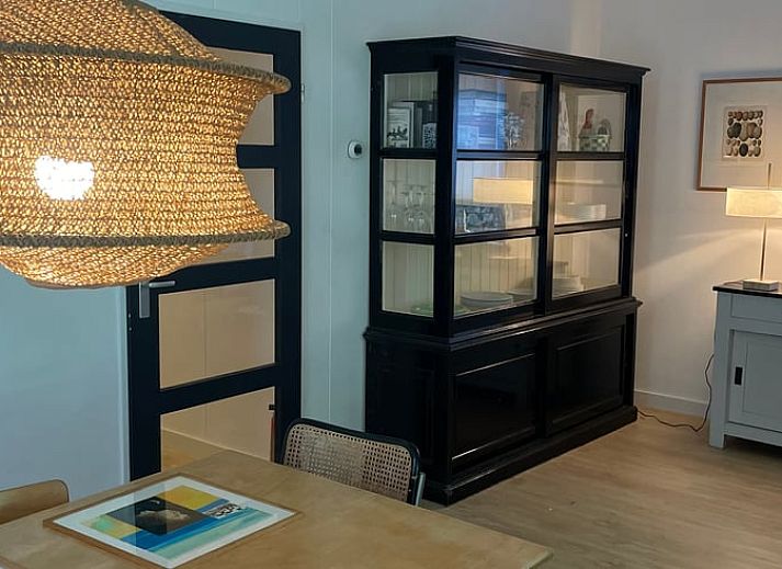 Gruener Eingang zum Ferienhaus in Andijk, an der IJsselmeerkueste in Nordholland gelegen, umgeben von Natur und Stille.