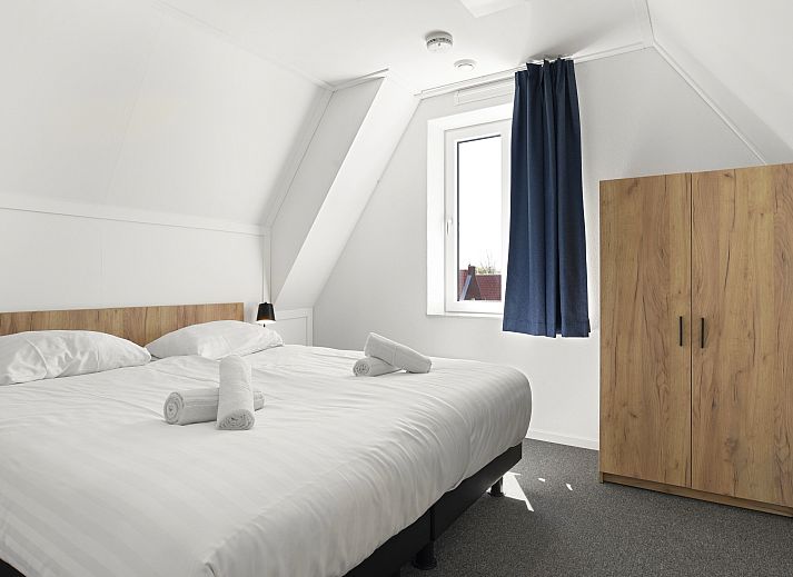 Helles Wohnzimmer mit Aussicht in Volendam 6-Personen-Bungalow 6C in Nordholland.