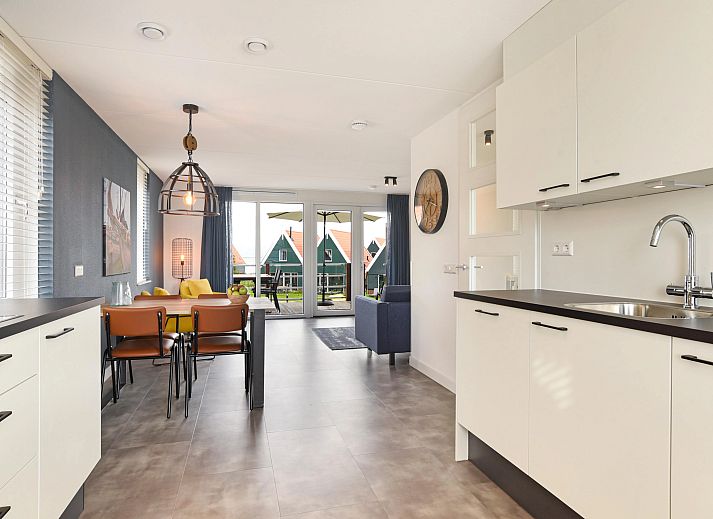 Volendam 4CA appartement in Volendam met traditionele gevels en moderne uitstraling, gelegen aan de IJsselmeerkust, Noord-Holland.