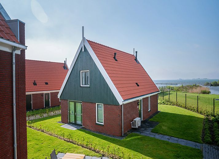 Volendam 6-persoons bungalow met uitzicht op het IJsselmeer, gelegen in Noord-Holland.