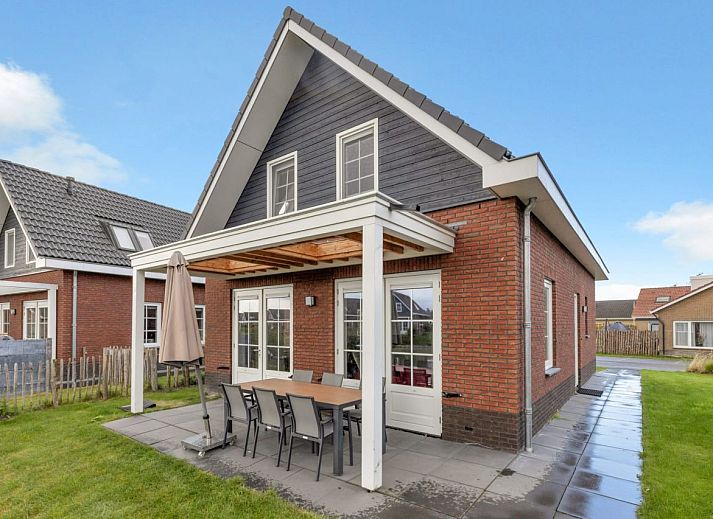 Genieen Sie die Aussicht auf das Wasser in dem freistehenden Haus in Medemblik, einem Ferienhaus an der Kste des IJsselmeers in Nordholland.