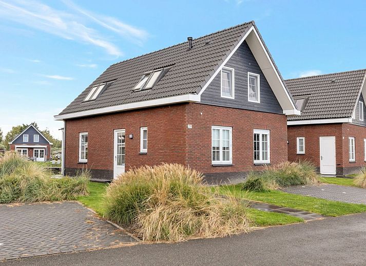 Genieen Sie die Aussicht auf das Wasser in dem freistehenden Haus in Medemblik, einem Ferienhaus an der Kste des IJsselmeers in Nordholland.