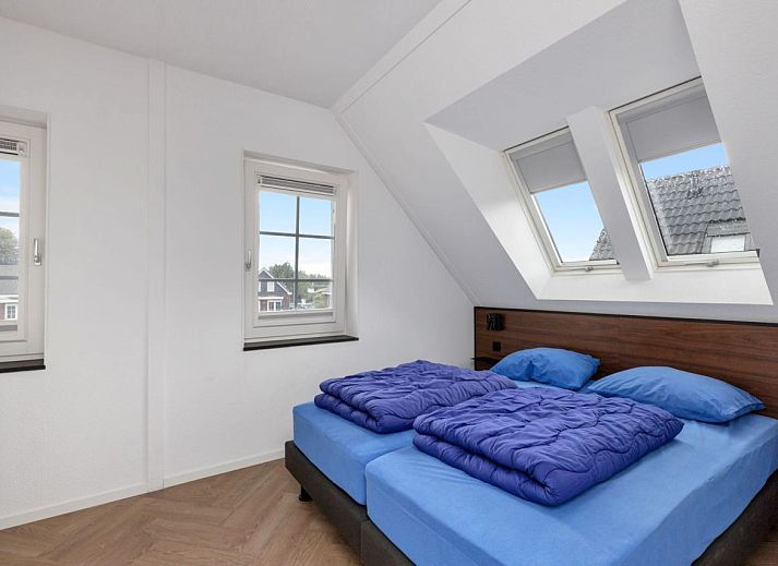 Vorderansicht des Einfamilienhauses in Medemblik, ein komfortables Ferienhaus an der IJsselmeerkste, Nordholland.