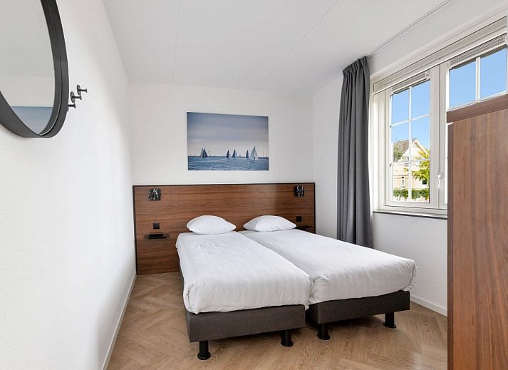 Vorderansicht des Einfamilienhauses in Medemblik, ein komfortables Ferienhaus an der IJsselmeerkste, Nordholland.