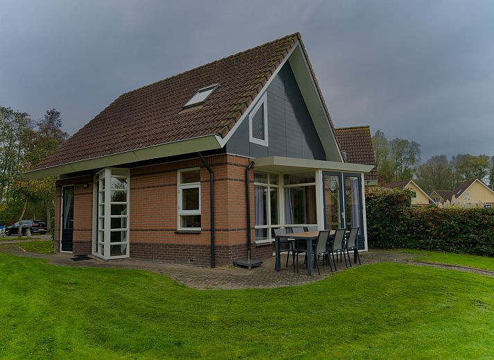 Freistehendes Haus in Medemblik, Nordholland, mit grozgiger Terrasse und grner Umgebung, ideales Ferienhaus an der Kste des IJsselmeers.