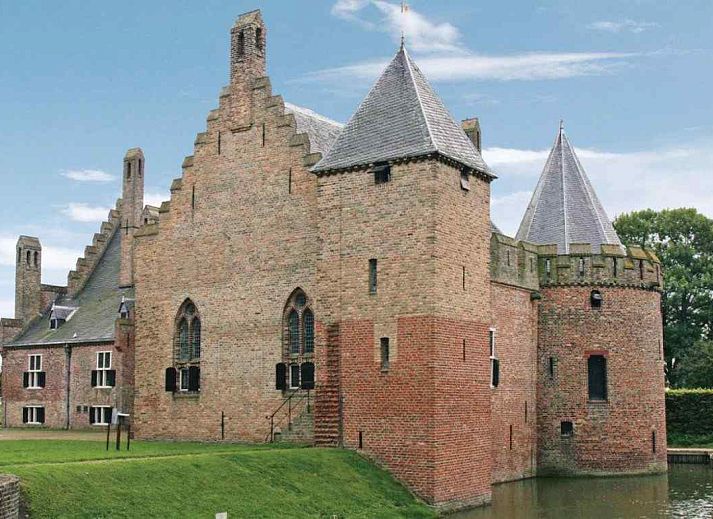 Charmantes Ferienhaus NH251 in Medemblik, IJsselmeerkueste, Nordholland, umgeben von viel Gruen.