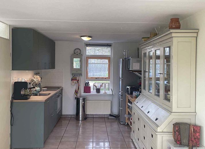 Moderne Einrichtungen in der Naehe des Ferienhauses NH251 in Medemblik, IJsselmeerkueste, Nordholland.