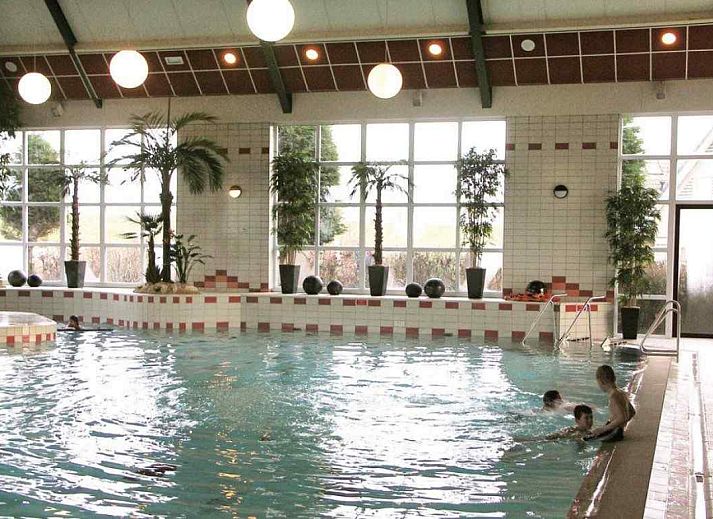 Gemuetliches Hallenbad im Ferienhaus NH251 in Medemblik, Nordholland, ideal fuer Familien.