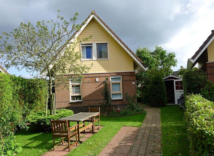 Guest house 460451 • Holiday property IJsselmeerkust • Luxe 4 persoons vakantiehuis op een mooi vakantiepark in 