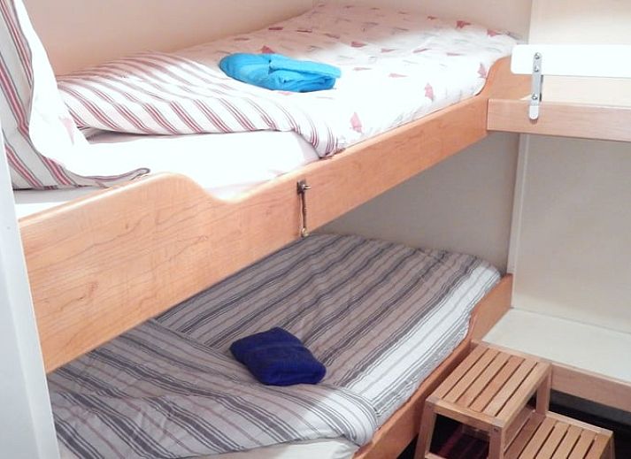 Huisje in Muiden, vakantieverblijf in Noord-Holland met uitzicht op Muiderslot en aangemeerde boten.