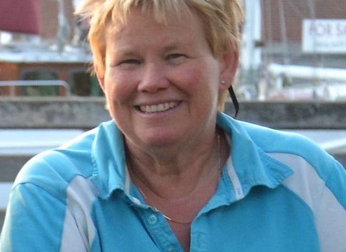 Huisje in Muiden, vakantieverblijf in Noord-Holland met uitzicht op Muiderslot en aangemeerde boten.