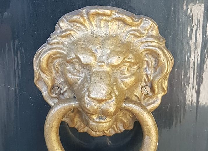 Charming vacation home in Westwoud with colorful garden, located on the IJsselmeer coast in North Holland.