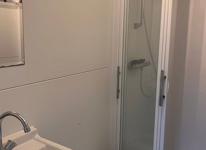 Blick von der Terrasse des Ferienhauses in Monnickendam, das an der ruhigen IJsselmeerkueste liegt.