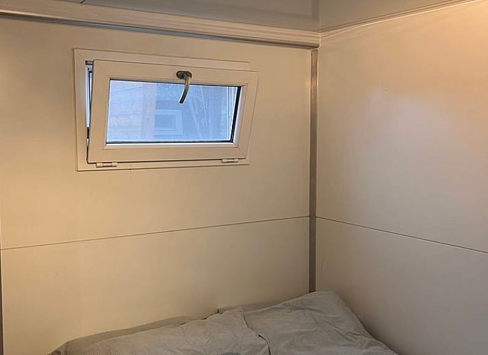 Luftaufnahme des Hafens beim Ferienhaus in Monnickendam an der IJsselmeerkueste, Nordholland.