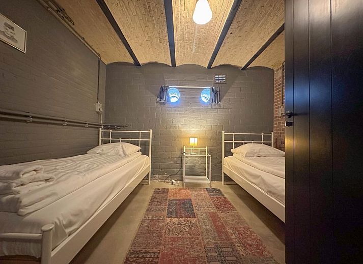 Helles Wohnzimmer im Orphanage Groot, einem Ferienhaus in Enkhuizen, Nordholland.