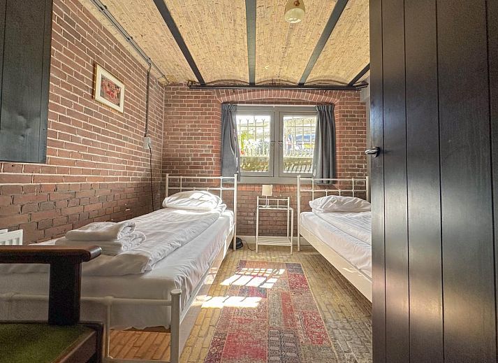 Helles Wohnzimmer im Orphanage Groot, einem Ferienhaus in Enkhuizen, Nordholland.