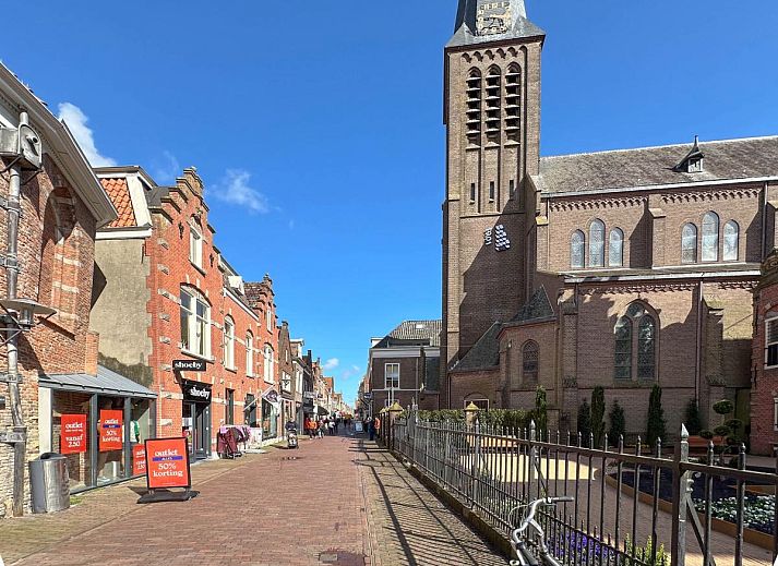Stilvolles Esszimmer im Orphanage Groot, einem Ferienhaus in Enkhuizen, Nordholland.