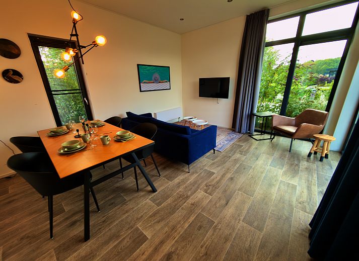 Genieen Sie die Sonne auf der Terrasse des freistehenden Hauses in Enkhuizen, das an der Kste des IJsselmeers in Nordholland liegt.