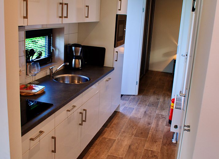 Freistehendes Haus in Enkhuizen mit sonniger Terrasse, an der Kste des IJsselmeers in Nordholland gelegen, umgeben von grner Natur.