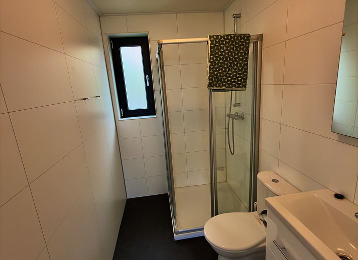 Freistehendes Haus in Enkhuizen mit sonniger Terrasse, an der Kste des IJsselmeers in Nordholland gelegen, umgeben von grner Natur.