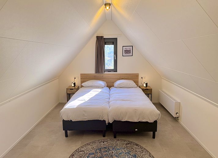 Genieen Sie die Sonne auf der Veranda des freistehenden Hauses in Enkhuizen, einem Ferienhaus an der Kste des IJsselmeers in Nordholland.