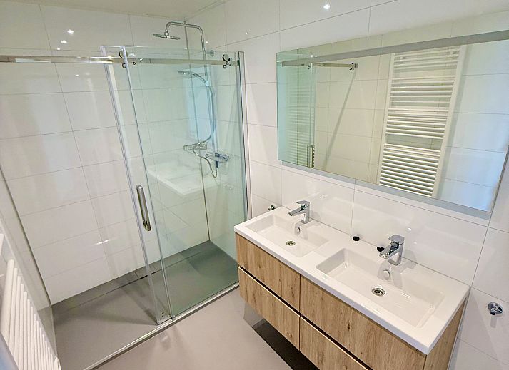 Stilvolles Interieur eines freistehenden Hauses in Enkhuizen, Ferienhaus an der Kste des IJsselmeers, Nordholland, mit moderner Einrichtung.