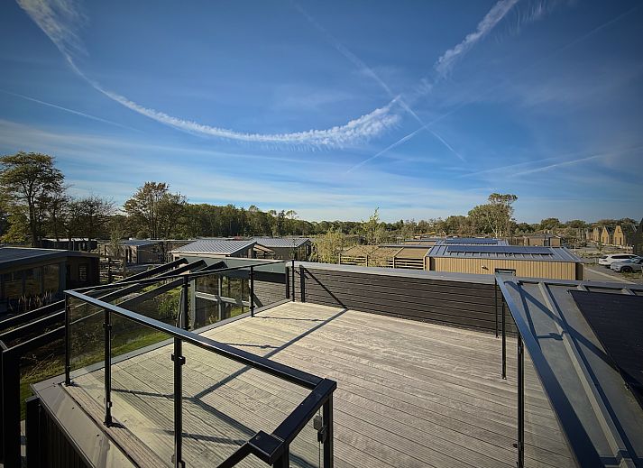 Detached house in Enkhuizen with a modern look, located on the IJsselmeer coast in North Holland. Enjoy peace and nature in this vacation home.