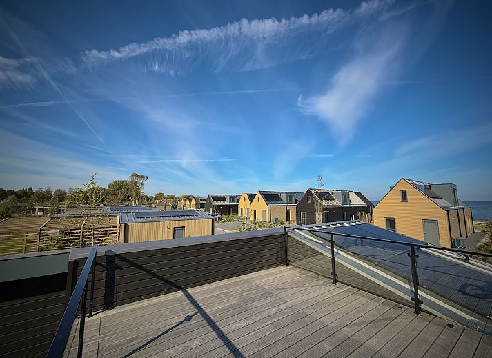 Detached house in Enkhuizen with a modern look, located on the IJsselmeer coast in North Holland. Enjoy peace and nature in this vacation home.