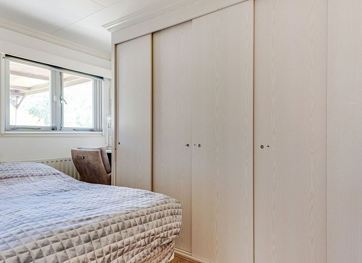 Schwimmbad im Gruenen im Ferienhaus Klein Dynasty in Hoorn, IJsselmeerkueste.