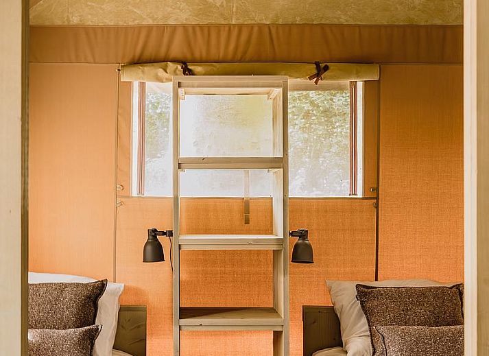 Geniet van de rust in De Stille Heide, een luxe glamping lodge met hottub in Huizen, IJsselmeerkust, Noord-Holland.