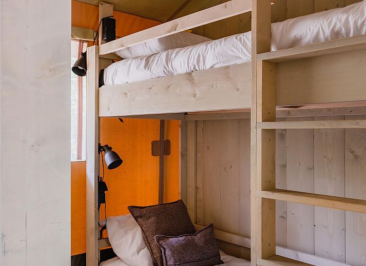 Geniet van de rust in De Stille Heide, een luxe glamping lodge met hottub in Huizen, IJsselmeerkust, Noord-Holland.