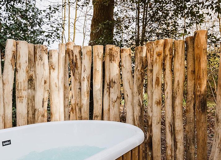 Verblijf 461620 - Tenthuis IJsselmeerkust - De Stille Heide | 6 Pers. | Kachel & Hottub
