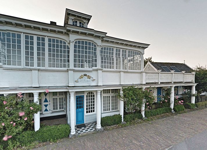 Charmant exterieur van Vakantiehuis in Edam, gelegen aan de IJsselmeerkust in Noord-Holland.