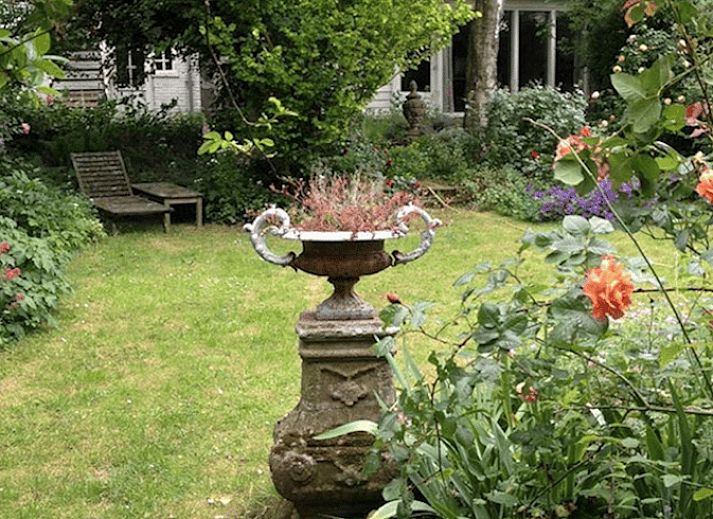 Charmant exterieur van Vakantiehuis in Edam, gelegen aan de IJsselmeerkust in Noord-Holland.