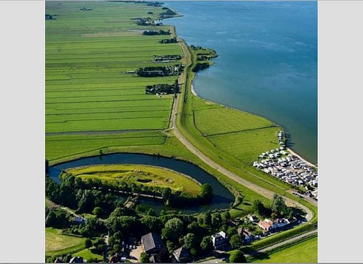 Historische gevel van Vakantiehuis in Edam, prachtig vakantieverblijf aan de IJsselmeerkust.
